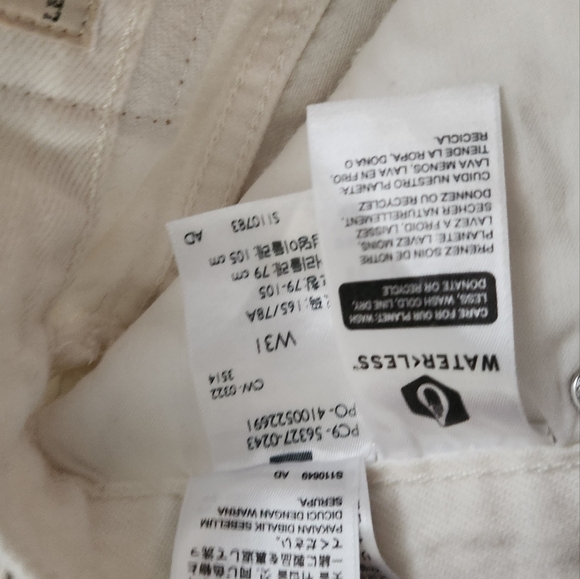 Levis white denim shorts - Picture 3 of 3